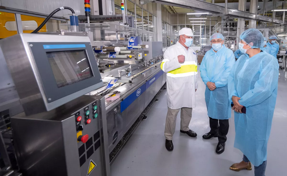 La industria canaria reclama su sitio en la economía del Archipiélago. En la imagen, la fábrica de Tirma. / AH