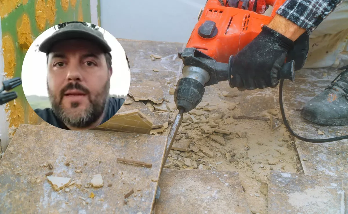 Imagen de Carlos, vecino de La Palma que denuncia llevar años soportando ruidos de obras al lado de su casa, junto a un martillo rompedor. / MONTAJE AH