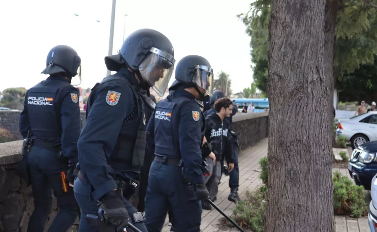 Cargas policiales en el acto de Vito Quiles en la ULL. /Ainoha Cruz