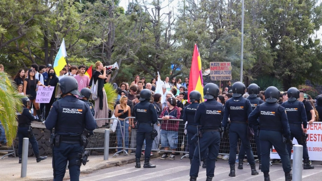 Concentración antifascista por la presencia de Vito Quiles en la ULL. ATLÁNTICO HOY