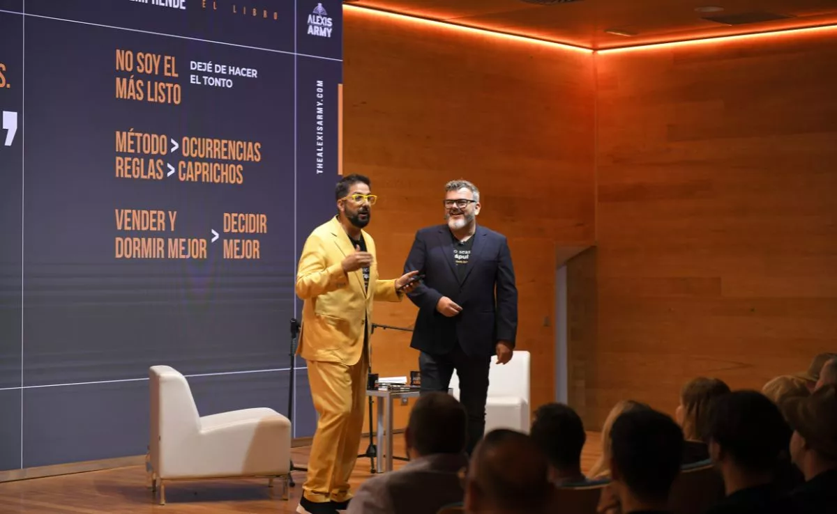 Alexis Amaya, en la presentación de su libro a cargo de JotaYPunto. /Cedida