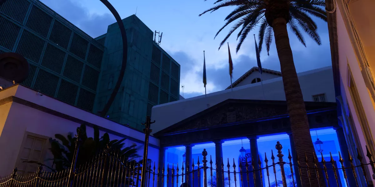 Imagen del Parlamento de Canarias iluminado / PARLAMENTO DE CANARIAS