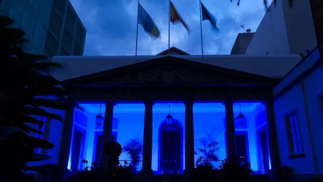 Imagen del Parlamento de Canarias iluminado / PARLAMENTO DE CANARIAS Imagen del Parlamento de Canarias iluminado / PARLAMENTO DE CANARIAS
