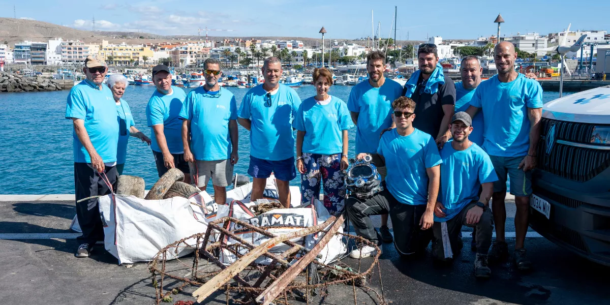 Foto de familia en el Muelle de Arguineguín / AYUNTAMIENTO DE MOGÁN