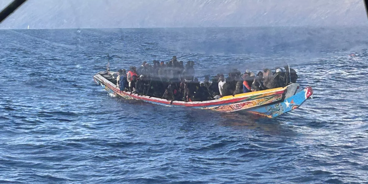 Imagen del cayuco / SALVAMENTO MARÍTIMO 