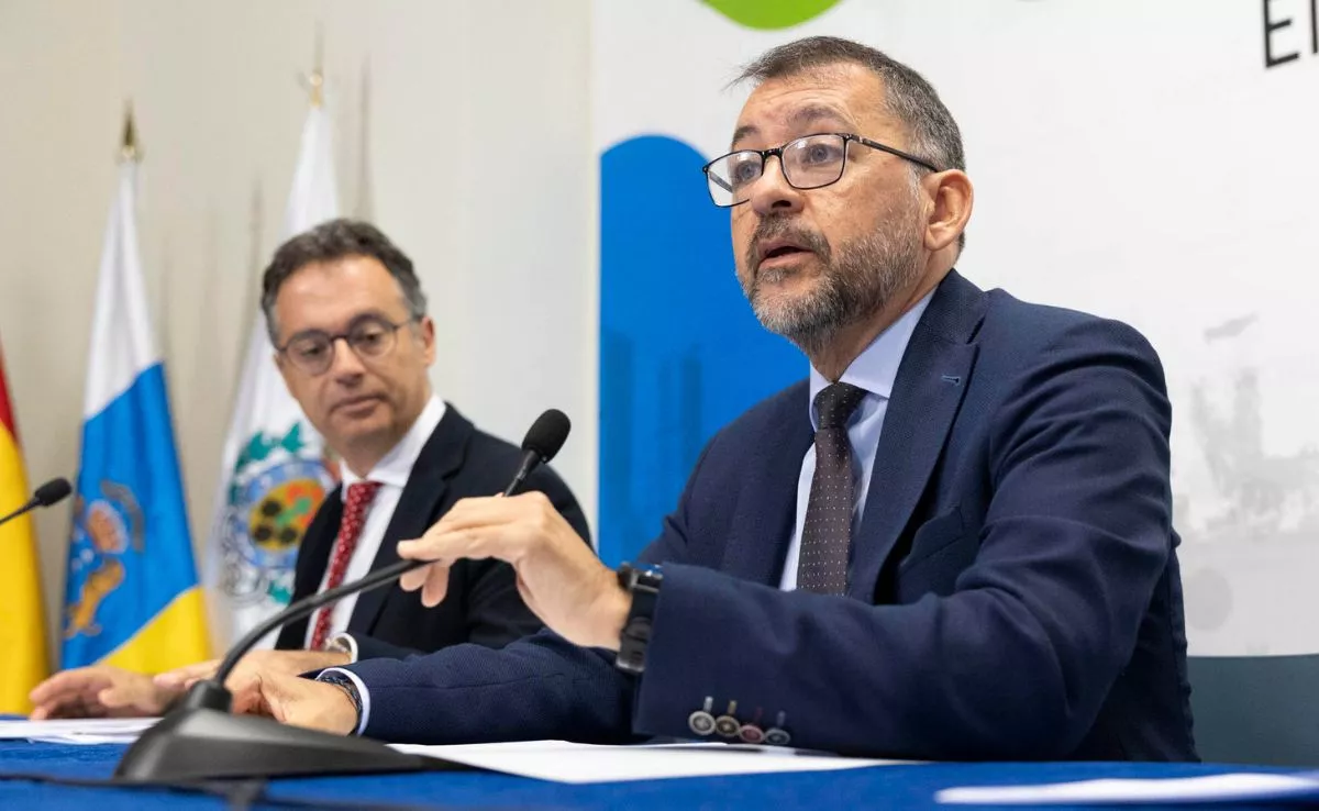 Bermúdez y Tarife en la presentación de los Presupuestos 2026 de Santa Cruz|EFE
