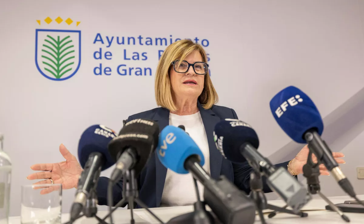 La concejala Inmaculada Medina, durante la rueda de prensa en la que ha anunciado la dimisión por su imputación en el 'caso Valka'. / EFE / Quique Curbelo