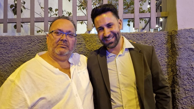 De chófer de José Eduardo Ramírez a candidato para ocupar el vacío que deja Inmaculada Medina. En la imagen, a la izquierda, Alexis Rodríguez posa junto al concejal de Limpieza, Héctor Alemán. / AH De chófer de José Eduardo Ramírez a candidato para ocupar el vacío que deja Inmaculada Medina. En la imagen, a la izquierda, Alexis Rodríguez posa junto al concejal de Limpieza, Héctor Alemán. / AH