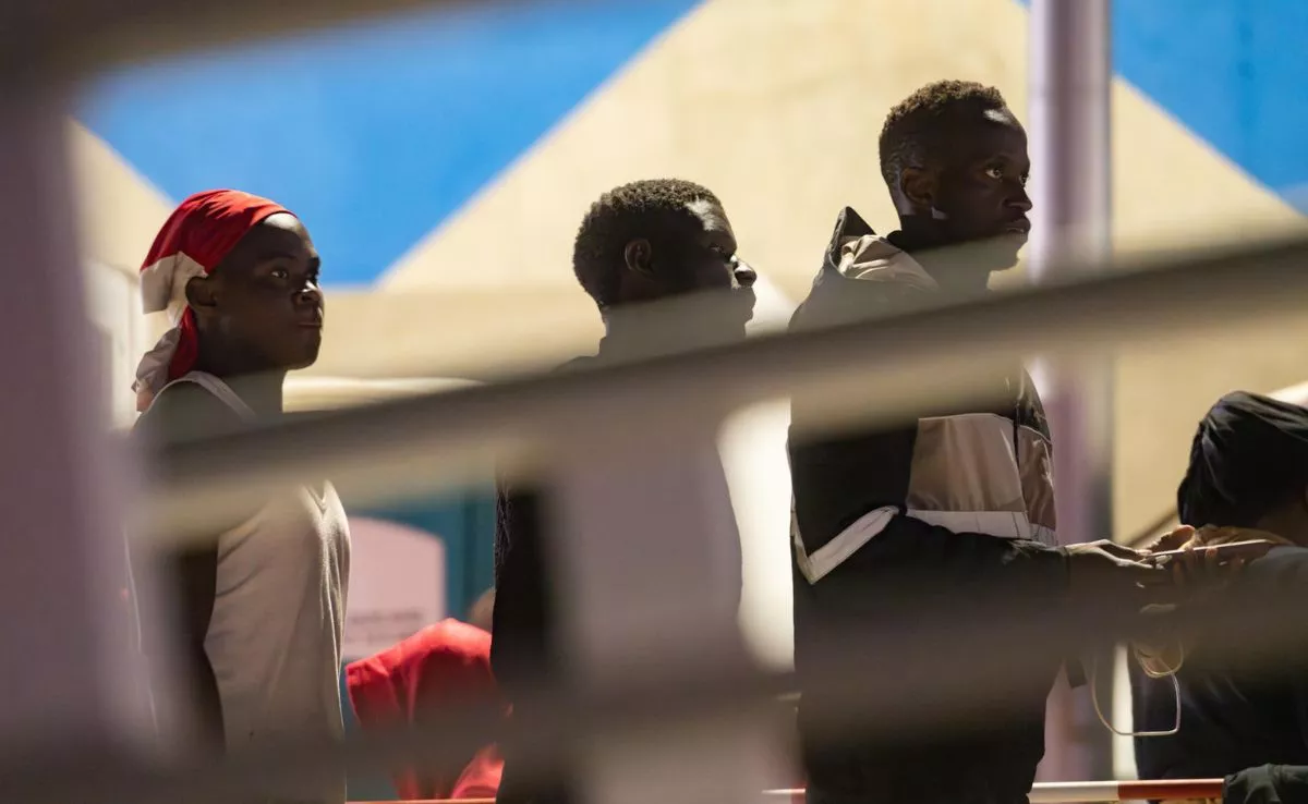 Jóvenes migrantes llegados a las costas de Canarias. /EFE