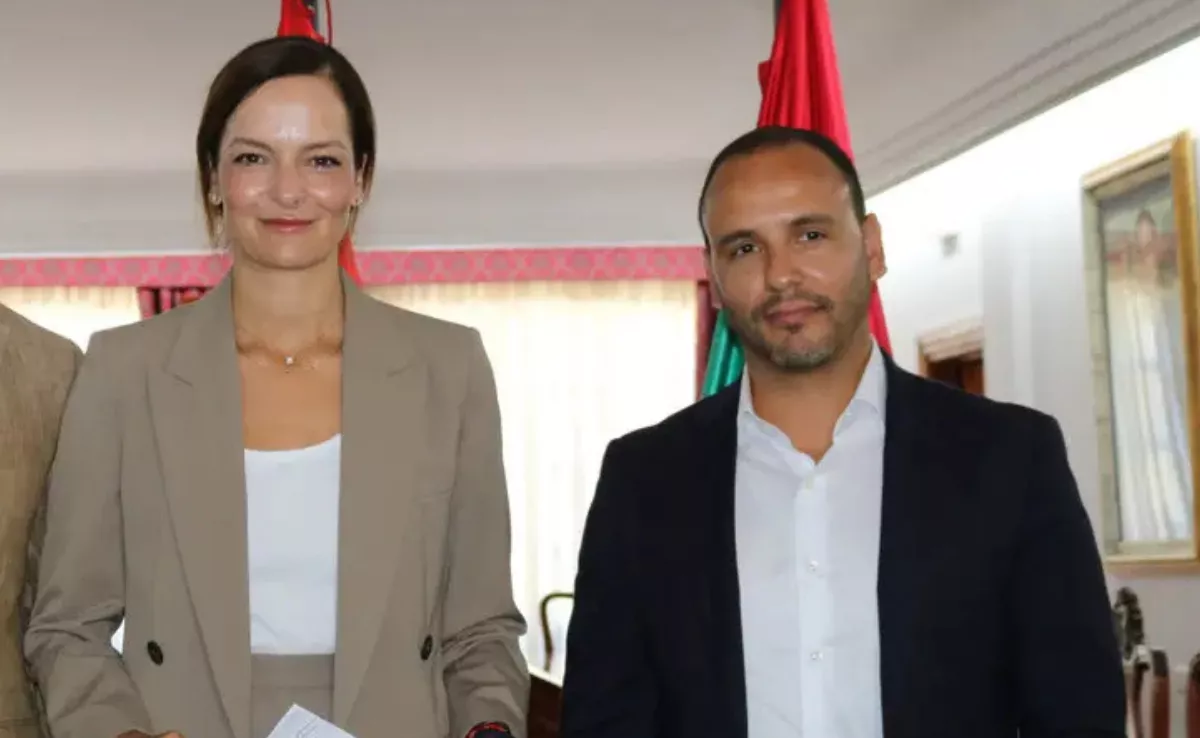 Fátima Lemes, alcaldesa de Arona, y Javier Baute, concejal de Urbanismo del municipio./ AYTO. ARONA