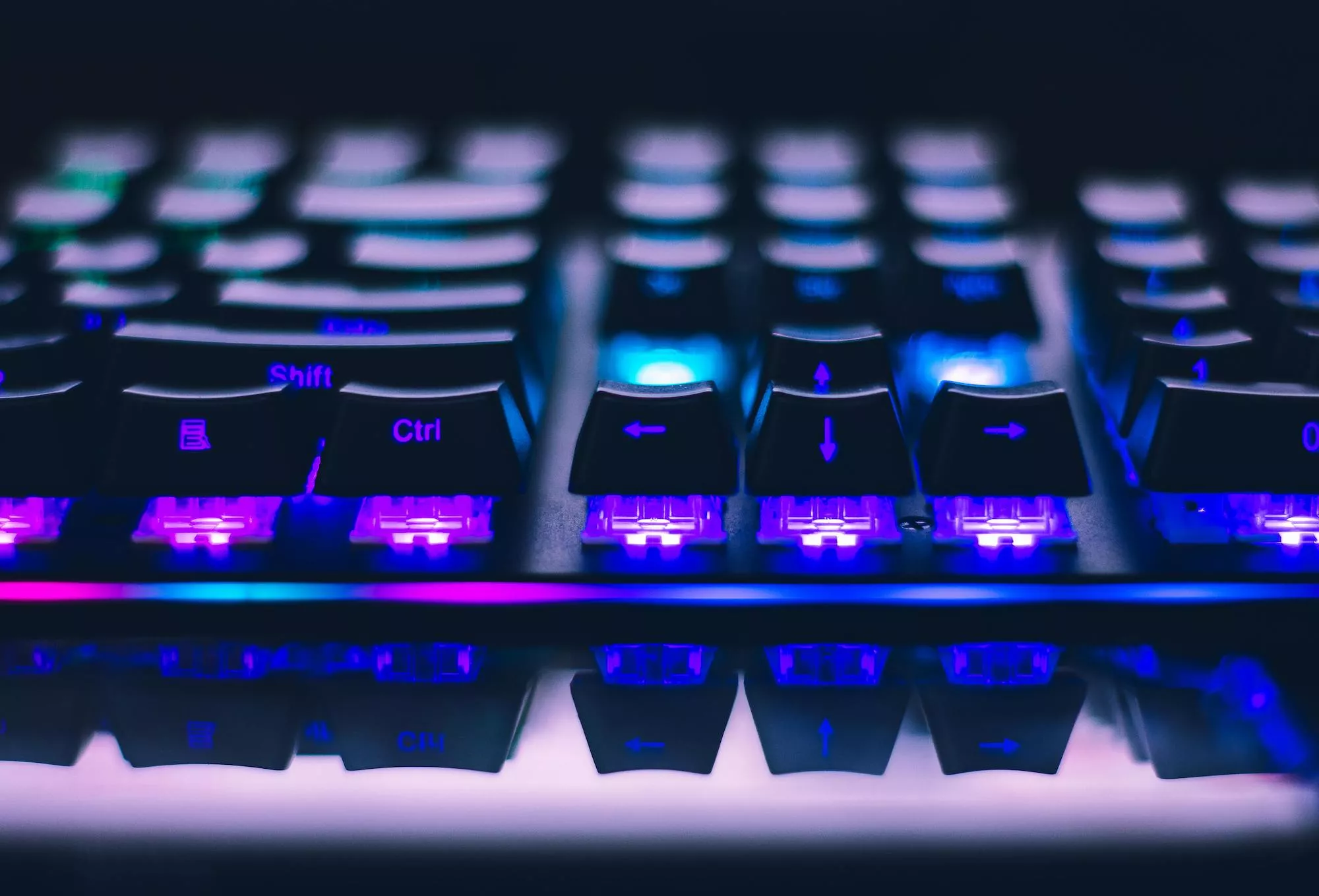 Teclado gaming retroiluminado / PEXELS