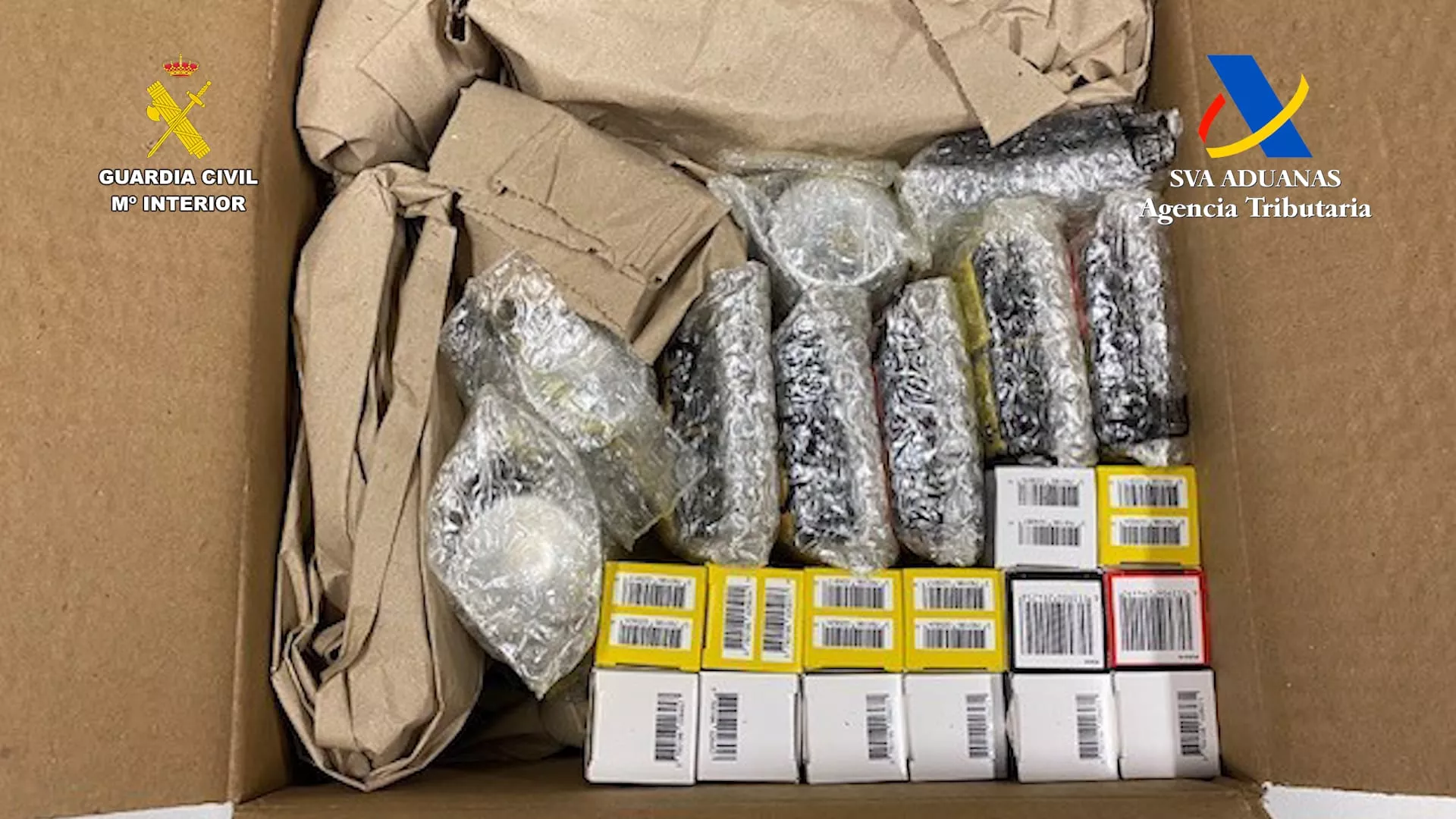 Más de 13.800 dosis de la droga conocida como “Popper”, remitida a través de paquetería postal desde Francia y Portugal, intervenida en Santa Cruz de Tenerife. / GUARDIA CIVIL