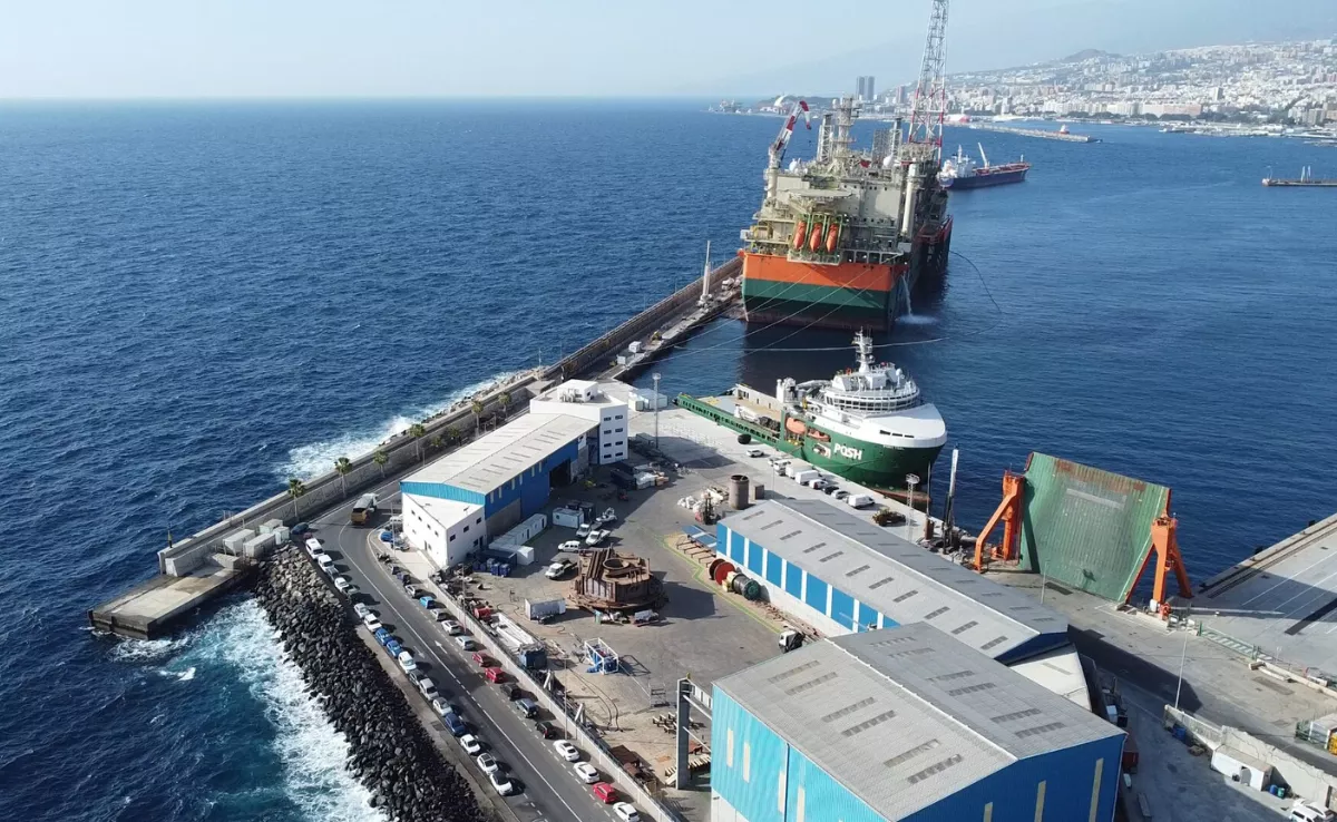 Puente grúa de Tenerife Shipyards en el puerto de Santa Cruz de Tenerife./ TS