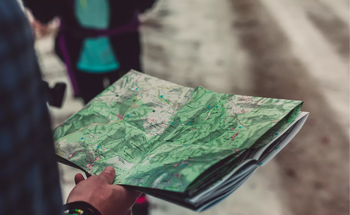 Imagen alusiva a un guía de turismo. / CANVA