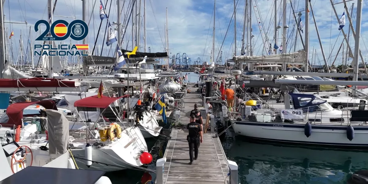 Imagen del control de la Policía Nacional durante la regata / POLICÍA NACIONAL