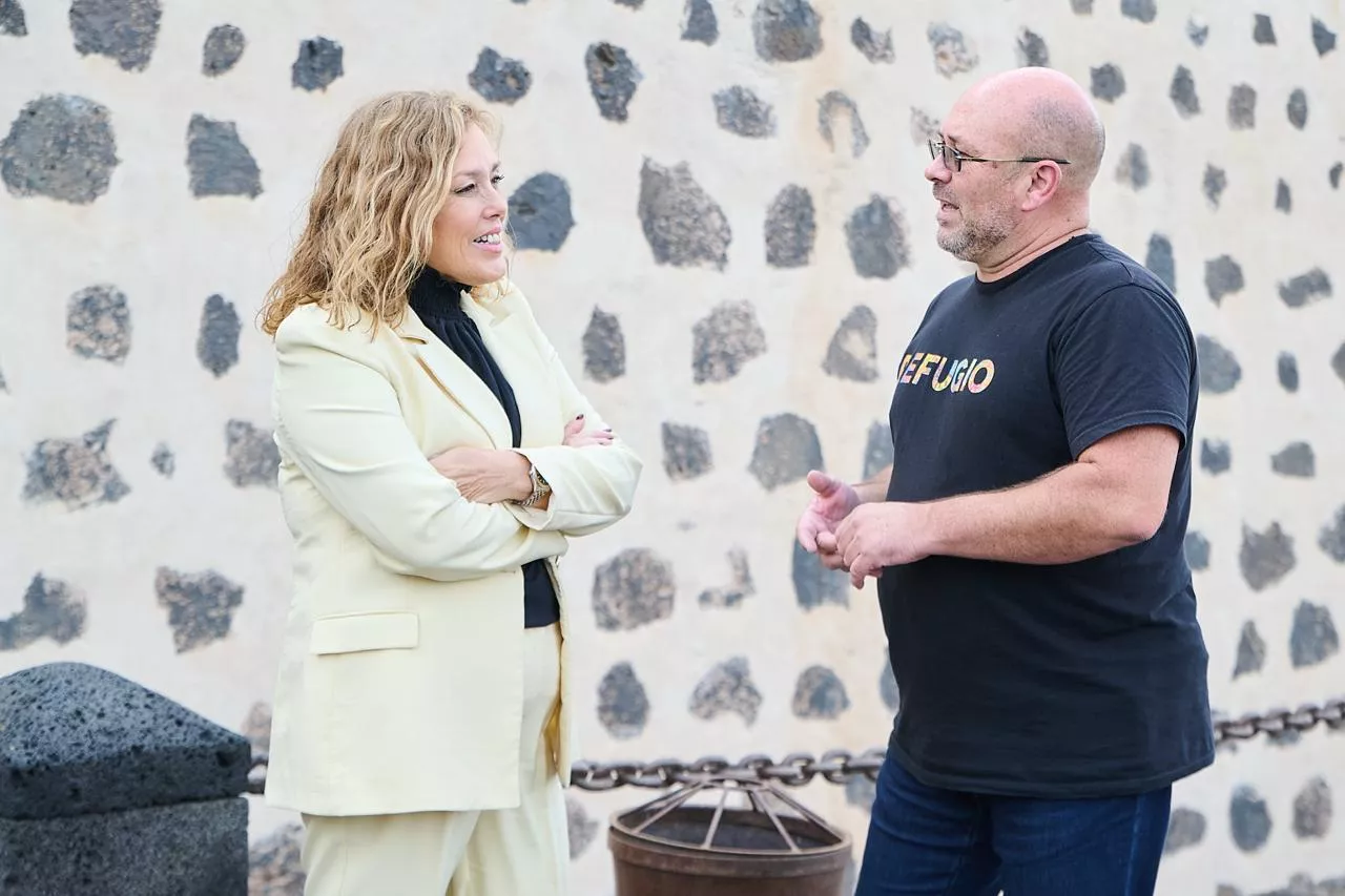 Astrid Pérez (i), presidenta del Parlamento de Canarias, durante la reunión europea CALRE en Lanzarote./ CEDIDA 