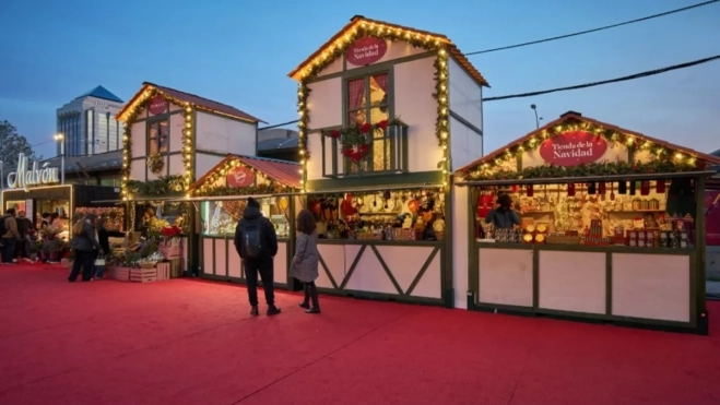 Casetas de un mercado navideño de El Corte Inglés / EL CORTE INGLÉS