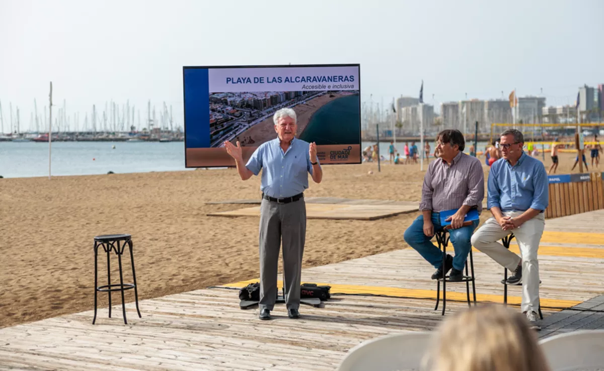 Los concejales Pedro Quevedo y Mauricio Roque presentan el proyecto / AYUNTAMIENTO DE LAS PALMAS