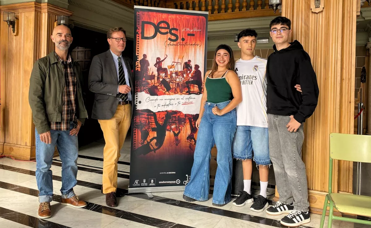 Ninfa, Álvaro Cavadas y Adrián Méndez interpretan a los protagonistas de la obra ‘DES.- (desestructurados)’ / ARIADNA MARTÍNEZ - ATLÁNTICO HOY