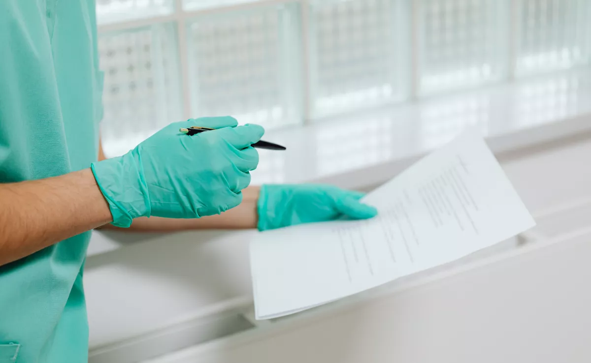 Técnicos en Cuidados Auxiliares de Enfermería (TCAE). / CANVA