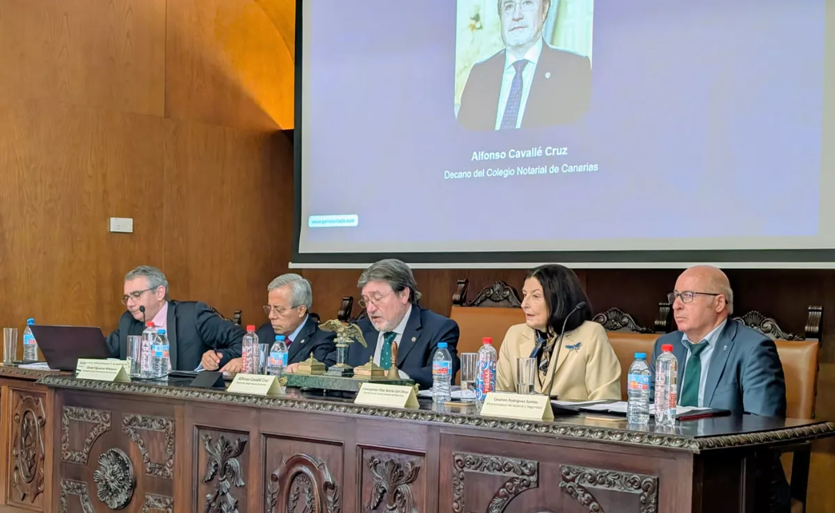 Alberto Martínez Lacambra, David Figueroa Márquez, Alfonso Cavallé Ruiz, Concepción Pilar Barrio del Olmo y Cesáreo Rodríguez Santos, durante la presentación del Portal Estadístico del Notariado en Canarias. / AH