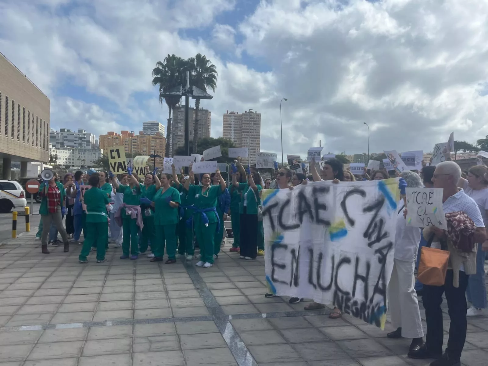 Manifestación de los Técnicos en Cuidados Auxiliares de Enfermería (TCAE) en Canarias. / CEDIDA