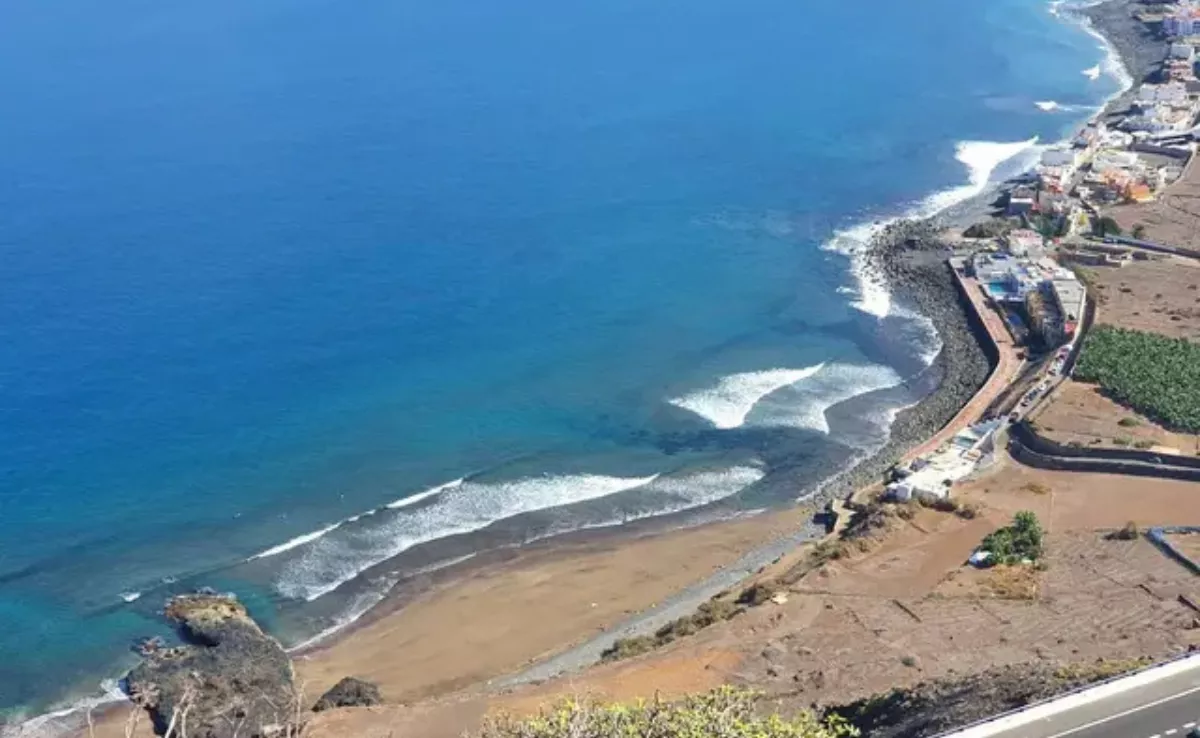 La costa de San Felipe, con la playa de Vagabundo en primer término y El Circo a continuación. / AH