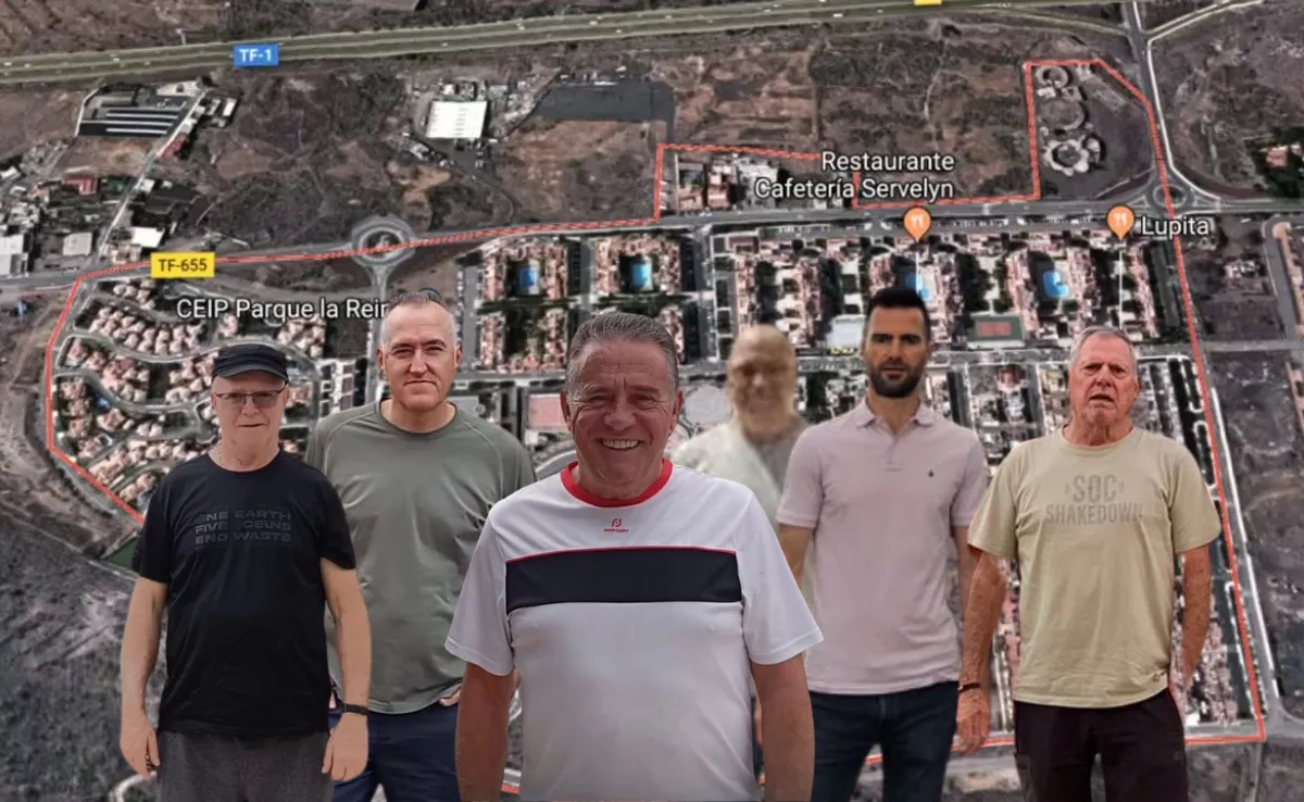 Propietarios afectados por la parálisis en Cho Parque la Reina, en Arona (Tenerife), donde llevan años sin recibir licencias para construir./ MONTAJE AH