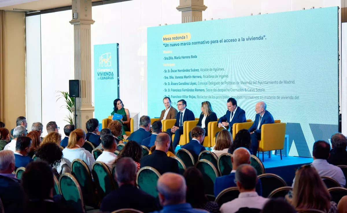 Mesa redonda “Un nuevo marco normativo para el acceso a la vivienda”, celebrada en el I Congreso de Vivienda de Canarias / GOBIERNO DE CANARIAS
