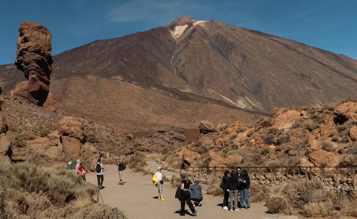 Grupo de personas en el Teide. / IMAGEN DE LA RED