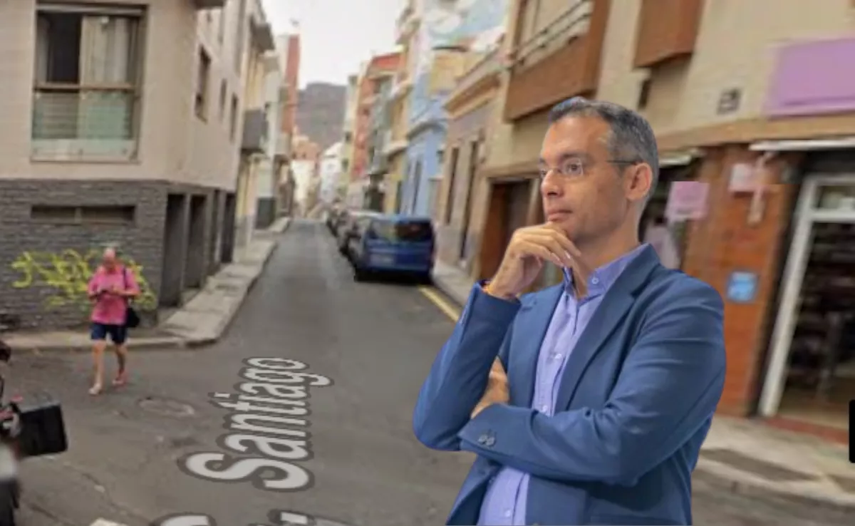 Carlos Tarife, concejal de Servicios Públicos, sobre la calle Santiago de Santa Cruz de Tenerife./ MONTAJE AH