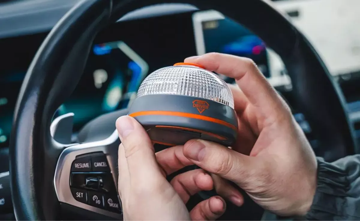 Imagen de una baliza V16 / EFE