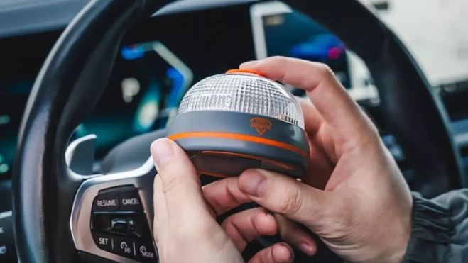 Imagen de una baliza V16 / EFE