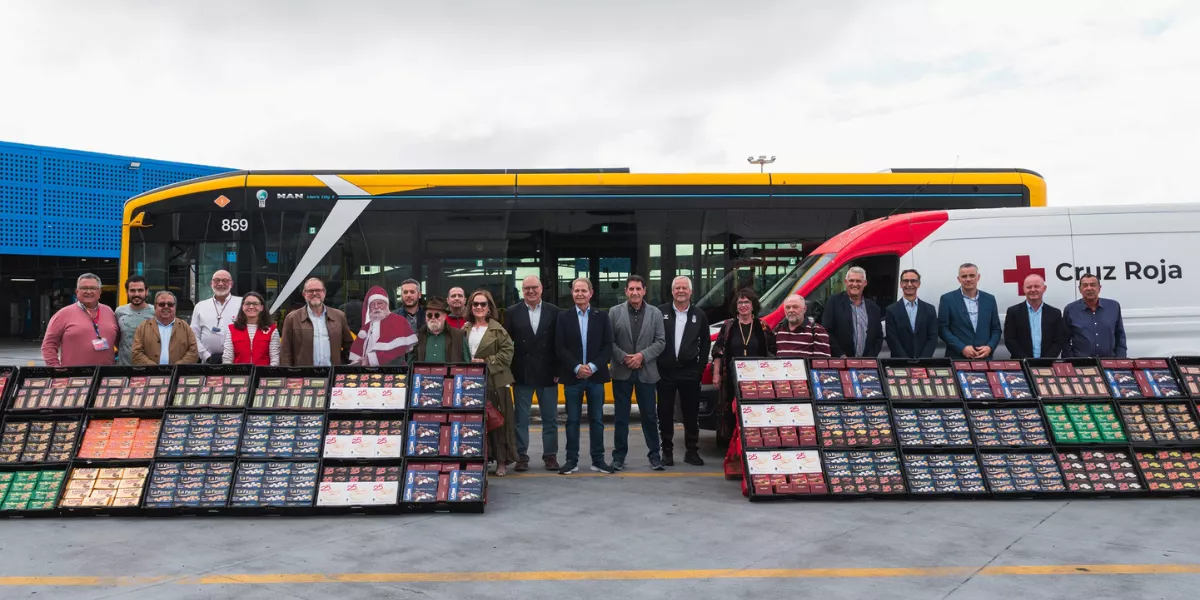 Por Un Cacho de Turrón lanza su campaña para endulzar la Navidad a 500 familias vulnerables / GUAGUAS MUNICIPALES