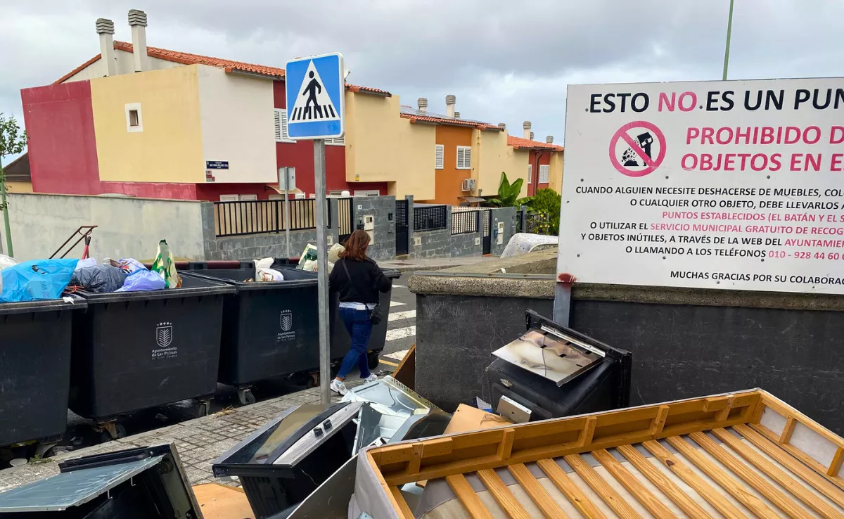 Los vecinos de Ciudad del Campo destacan problemas de recogida de basura, falta de transporte público, plagas y su dependencia con Tamaraceite / ARIADNA MARTÍNEZ - ATLÁNTICO HOY