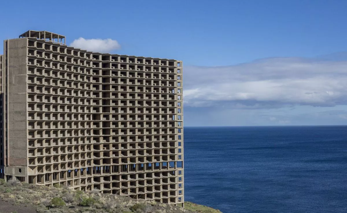 Edificio abandonado de Añaza, conocido como Mamotreto|REDES