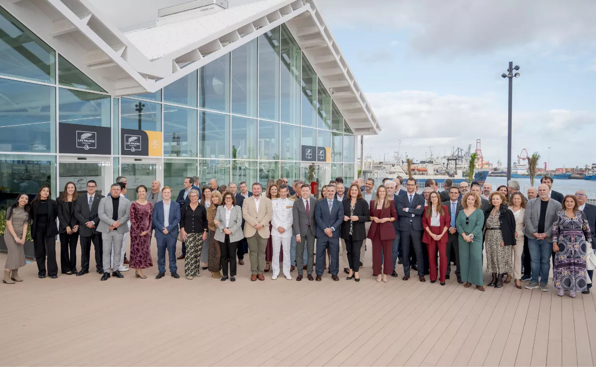 Almuerzo navideño de Fedeport, con Teodoro Sosa, Juan José Socas y Beatriz Calzada en el centro de la imagen. / AH