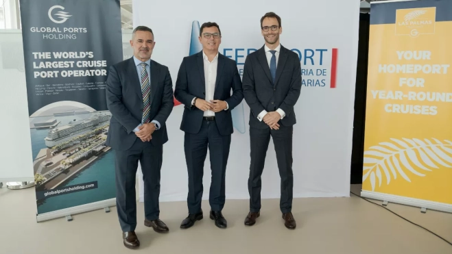 Juan José Socas, Pablo Rodríguez y Germán Suárez en el almuerzo navideño de Fedeport. / AH Juan José Socas, Pablo Rodríguez y Germán Suárez en el almuerzo navideño de Fedeport. / AH