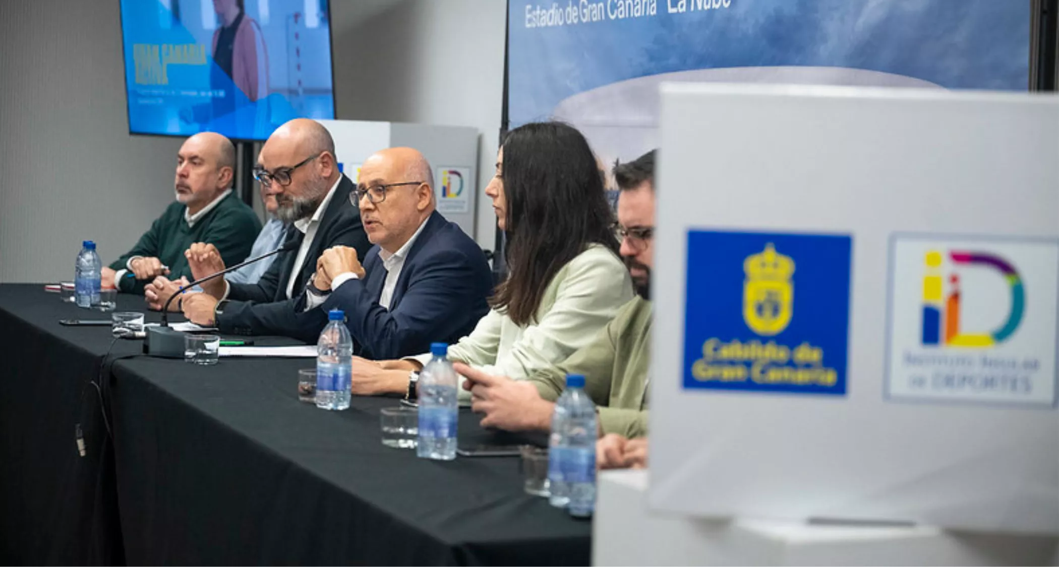 El Cabildo delimita el terreno ante el interés de la UD por la gestión del Estadio de Gran Canaria. / DAVID DELFOUR-CABILDO DE GRAN CANARIA
