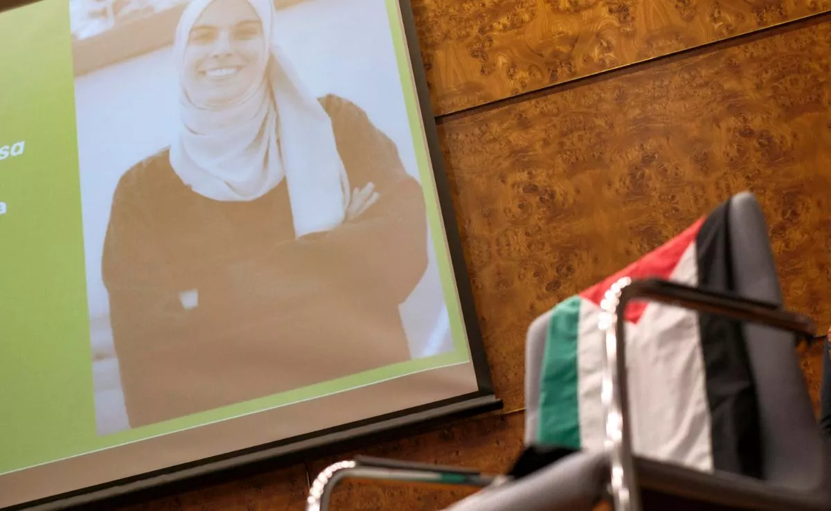 La fotoperiodista palestina Fátima Hassouna, víctima de un ataque israelí el pasado mes de abril en Gaza, reconocida a título póstumo como doctora 'honoris causa', por la ULPGC. /EFE
