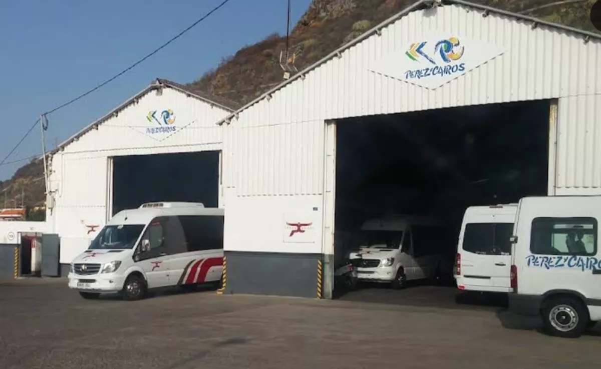 Nave industrial de Transportes Pérez y Cairós junto al cementerio de Valle de Guerra, en La Laguna./ MAPS