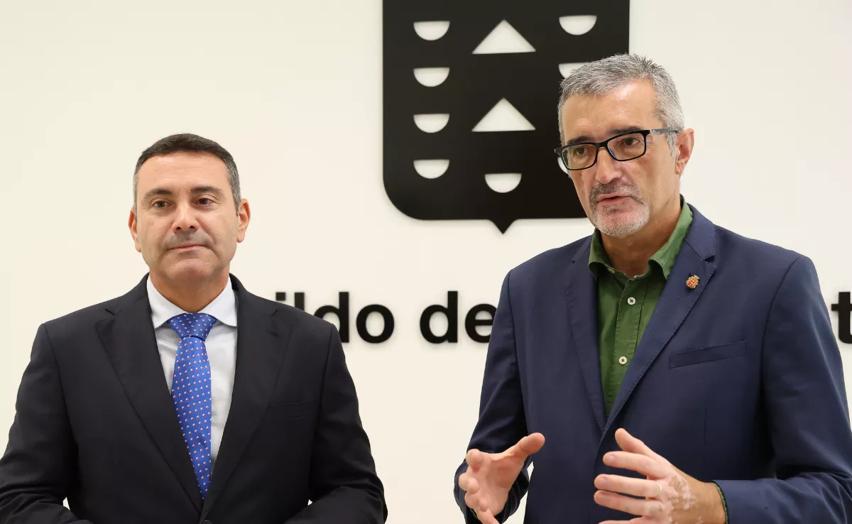 El presidente de Lanzarote, Oswaldo Betancort, y el consejero de Bienestar Social, Marci Acuña. / CEDIDA