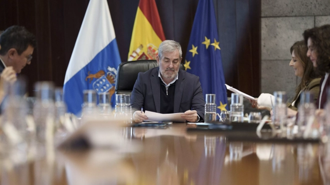 El presidente de Canarias, Fernando Clavijo, durante la celebración del Consejo de Gobierno del Ejecutivo canario. / RAMÓN DE LA ROCHA-EFE