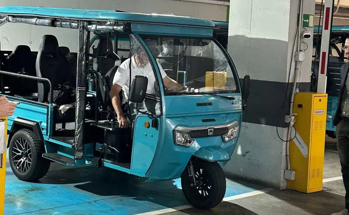 Un tuk tuk de Toke Tuk en el aparcamiento subterráneo del centro comercial La Ola, en Santa Cruz de Tenerife./ CEDIDA