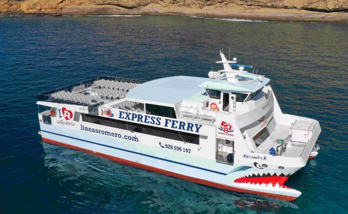 Ferry que conecta La Graciosa con Lanzarote. /Líneas Romero
