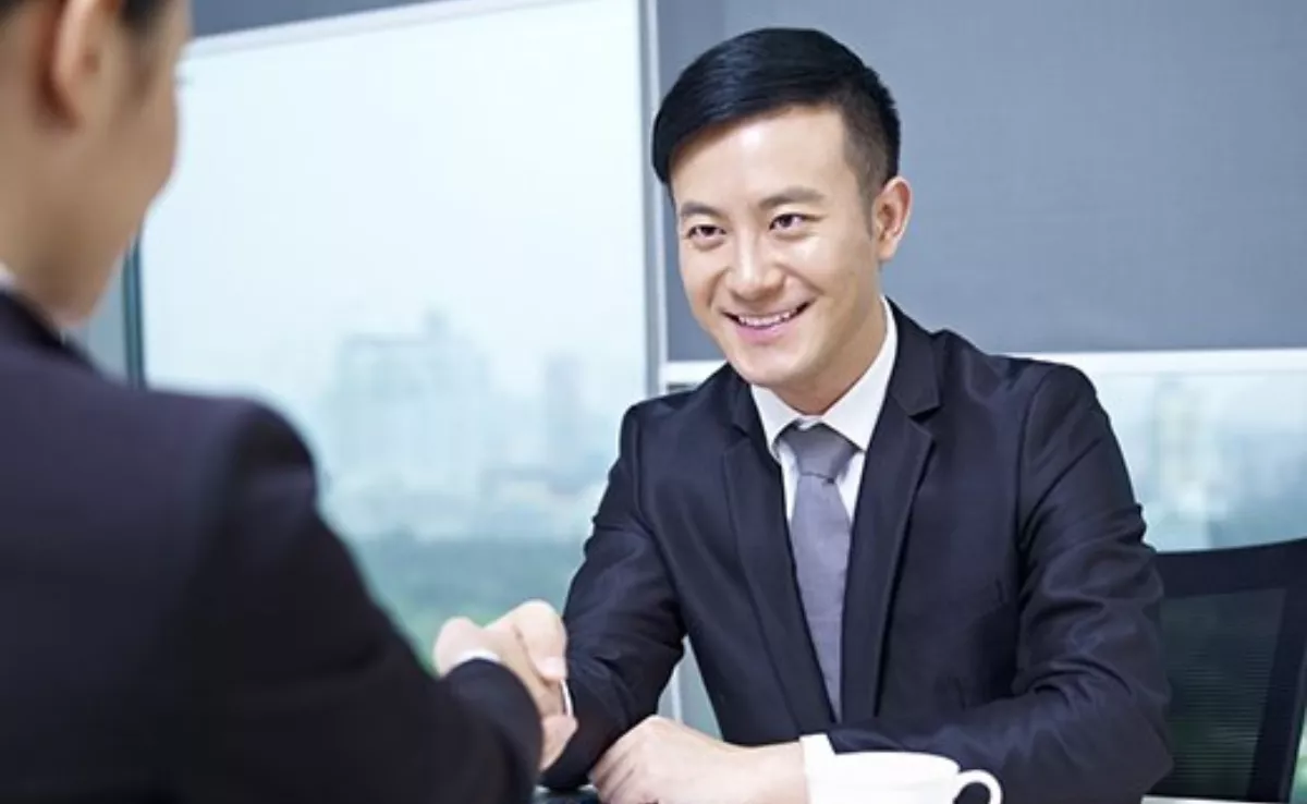 Empresarios chinos cierran un acuerdo./ ARCHIVO