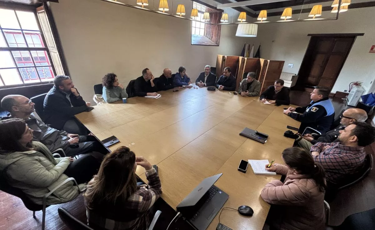 Reunión de coordinación entre Ayuntamiento, Policía Local y Protección Civil. /Cedida