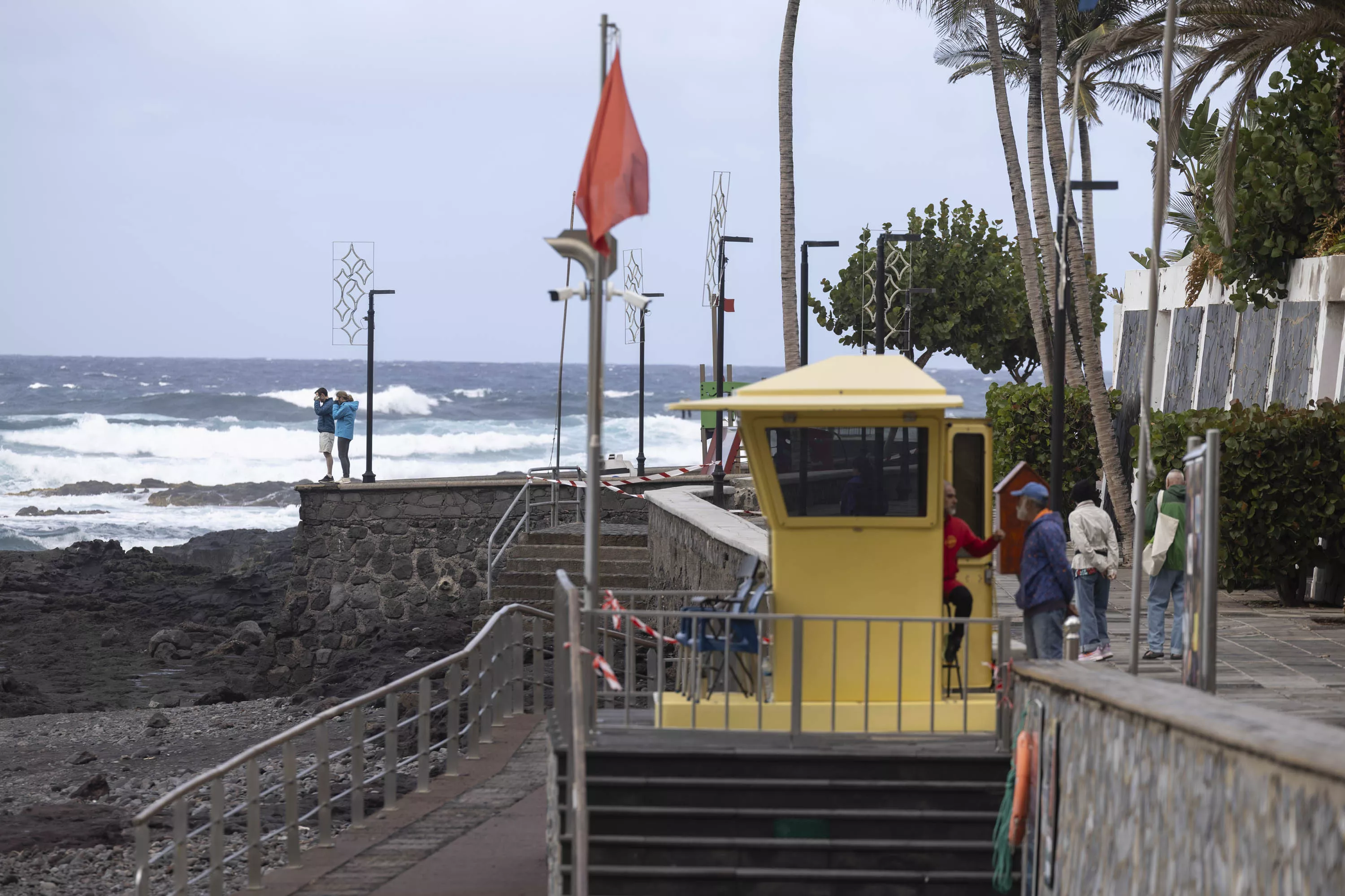 Las costa de Punta del Hidalgo en La Laguna, y Bajamar. / MIGUEL BARRETO-EFE Las costa de Punta del Hidalgo en La Laguna, y Bajamar. / MIGUEL BARRETO-EFE