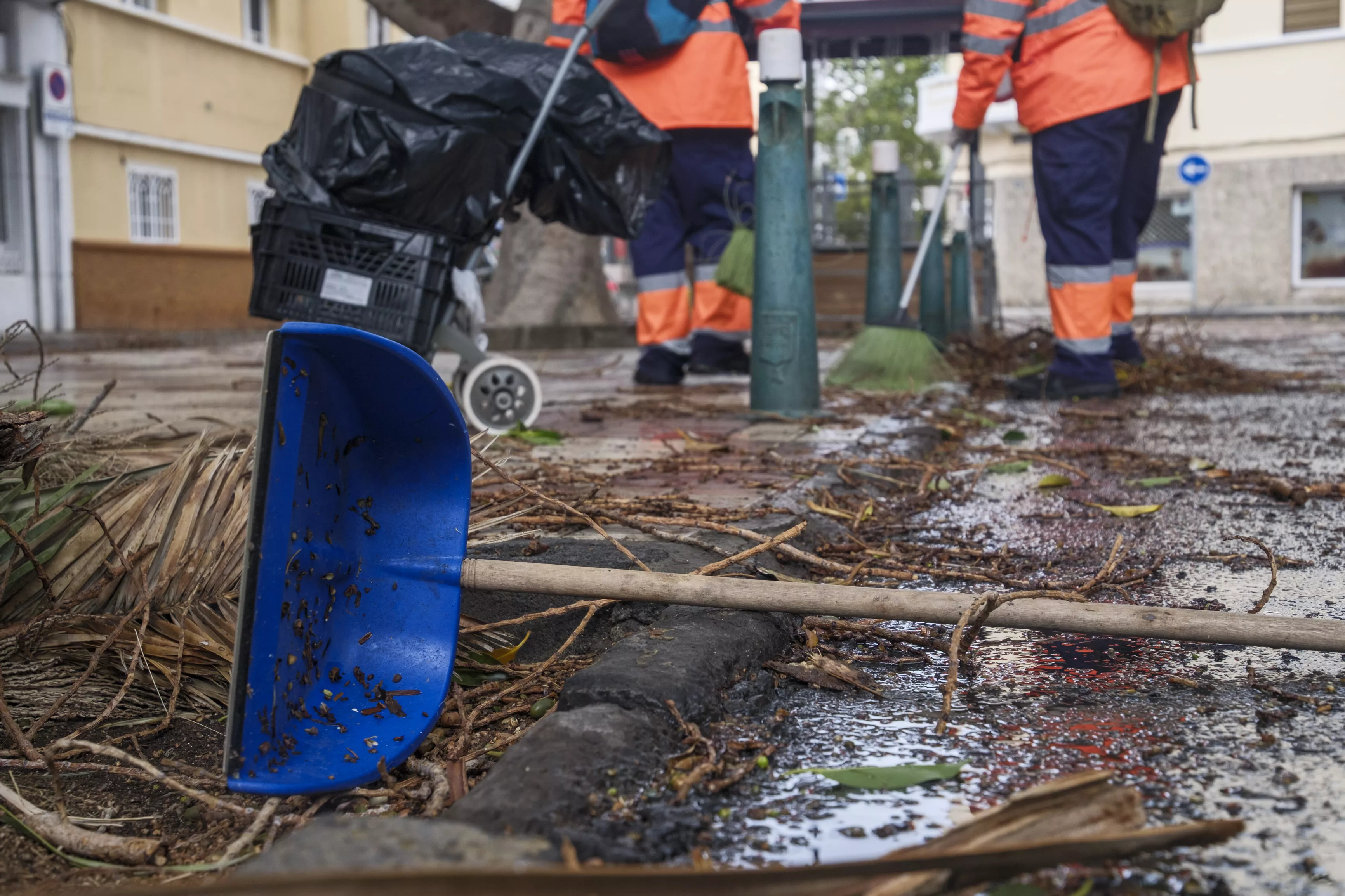 La borrasca Emilia a su paso por Las Palmas de Gran Canaria. / ÁNGEL MEDINA-EFE
