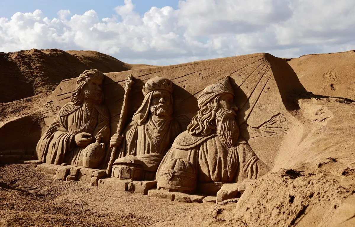 El Belén de Arena de Las Canteras celebra su 20 edición con un homenaje a Gran Canaria y a Néstor Martín Fernández de la Torre